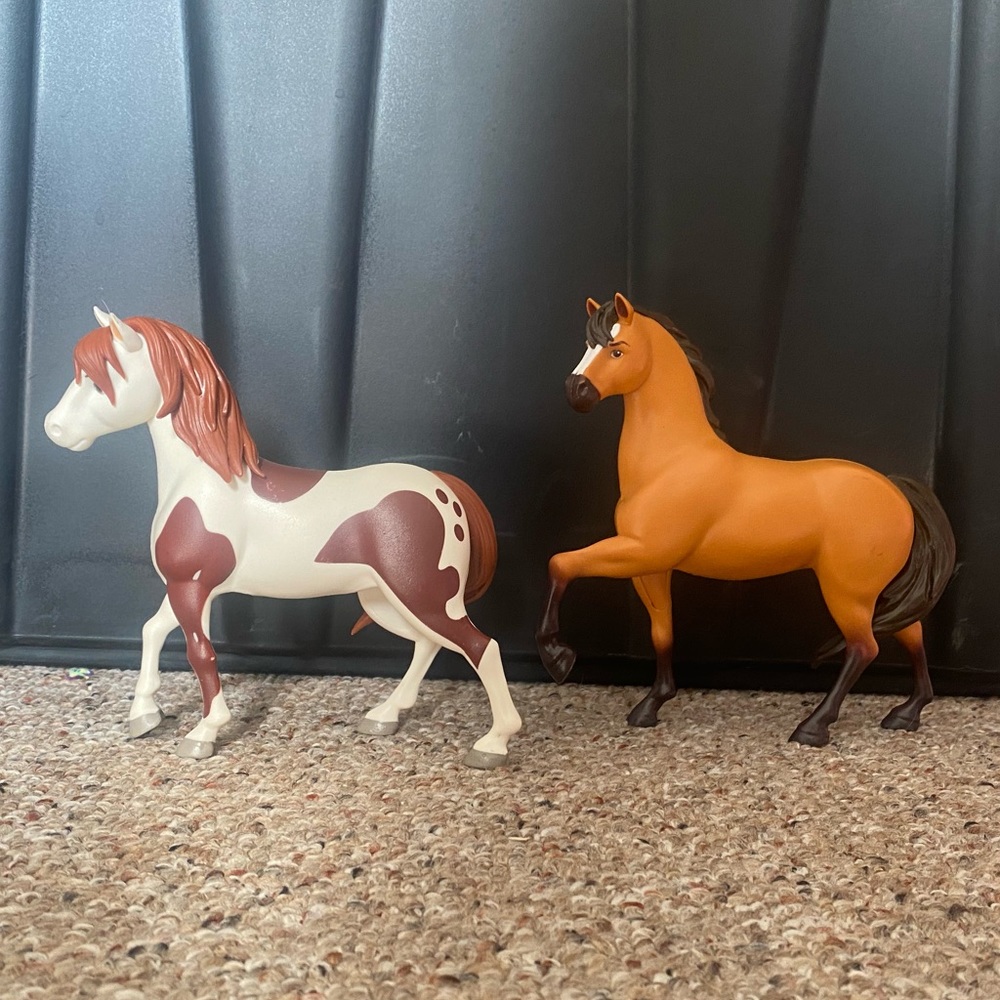6” spirit and boomerang horses